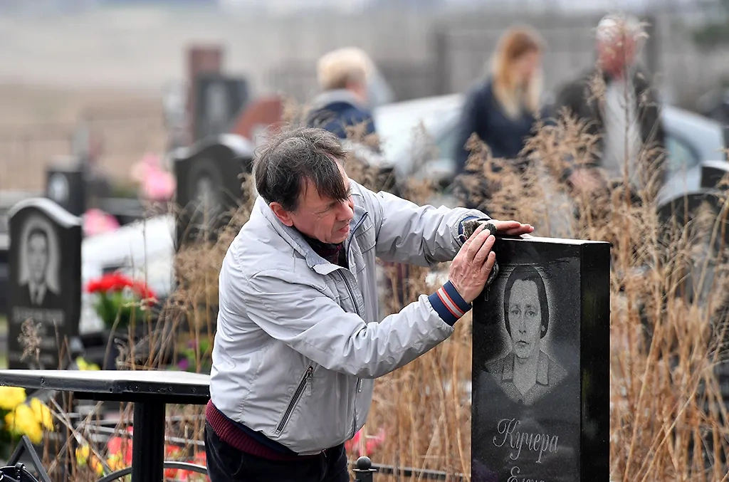 У Церкви на Радоницу особый взгляд: это день великомучеников. Фото © ТАСС / Виктор Драчев