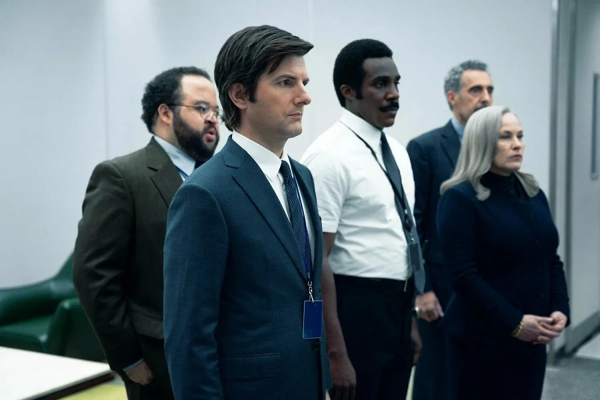 Сериал про офис, такая тёмная версия сериала «Офис». Фото © Кадр из сериала «Разделение», режиссёры Бен Стиллер, Ифа Макардл, Ута Бризвитц и др., сценаристы Дэн Эриксон, Anna Ouyang Moench, Крис Блэк и др. / Kinopoisk