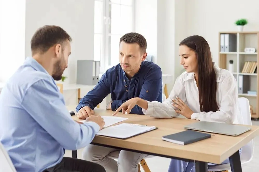С 1 апреля появятся новые ограничения на выдачу ипотеки. Обложка © Shutterstock / FOTODOM / Studio Romantic