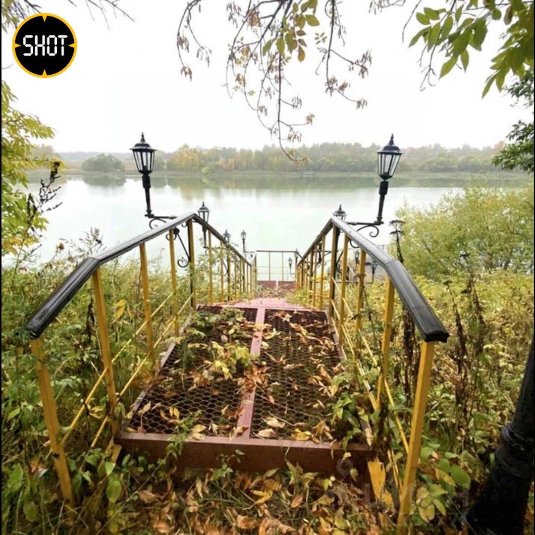 Спуск от особняка Пугачёвой – Преснякова к воде. Фото © t.me / SHOT
